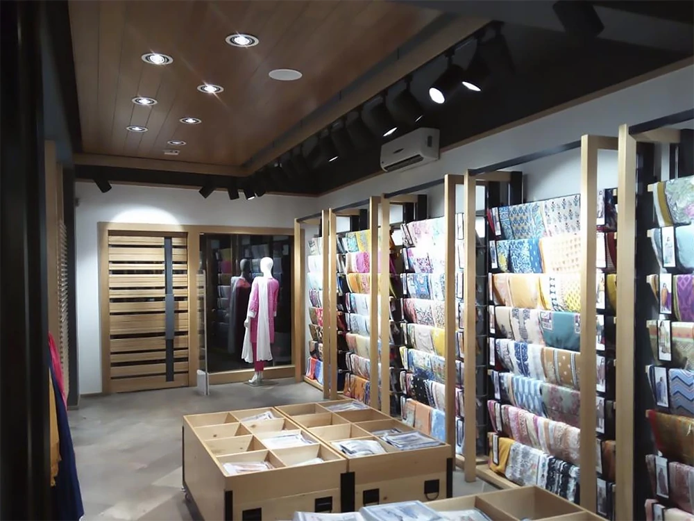 J&J Clothing Store LED F1 Track Light Pakistan